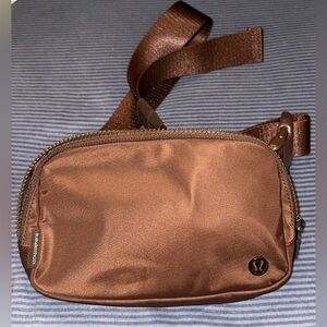 LULULEMON EVERYWHERE BELT BAG 1L DISCONTINUED LAVA CAKE COLOR
